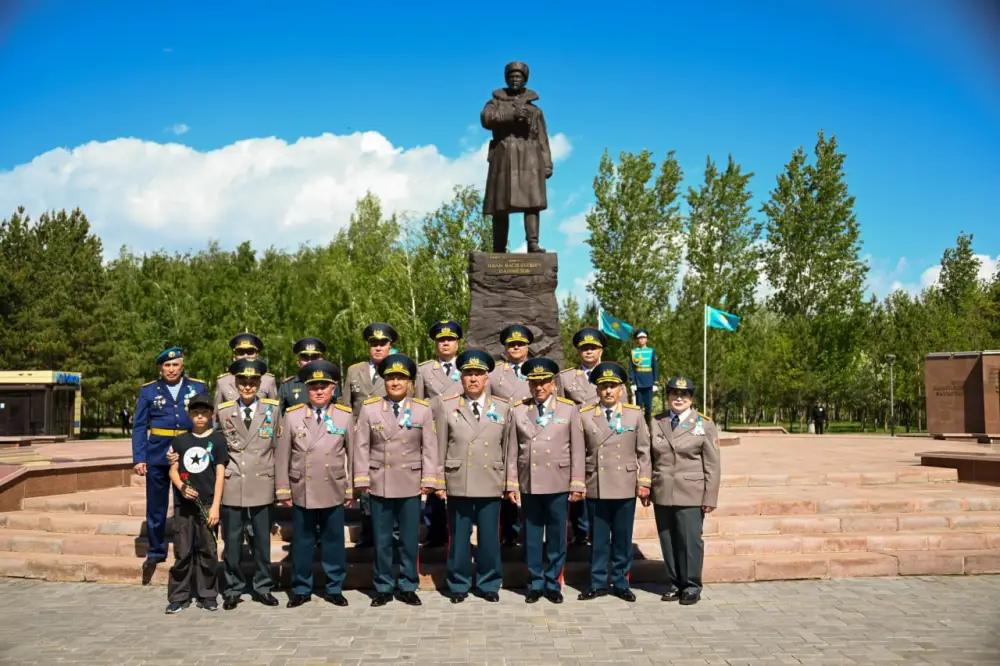 В столичном парке «Жерұйық» первый заместитель министра обороны почтил память генерала Ивана Панфилова (3)