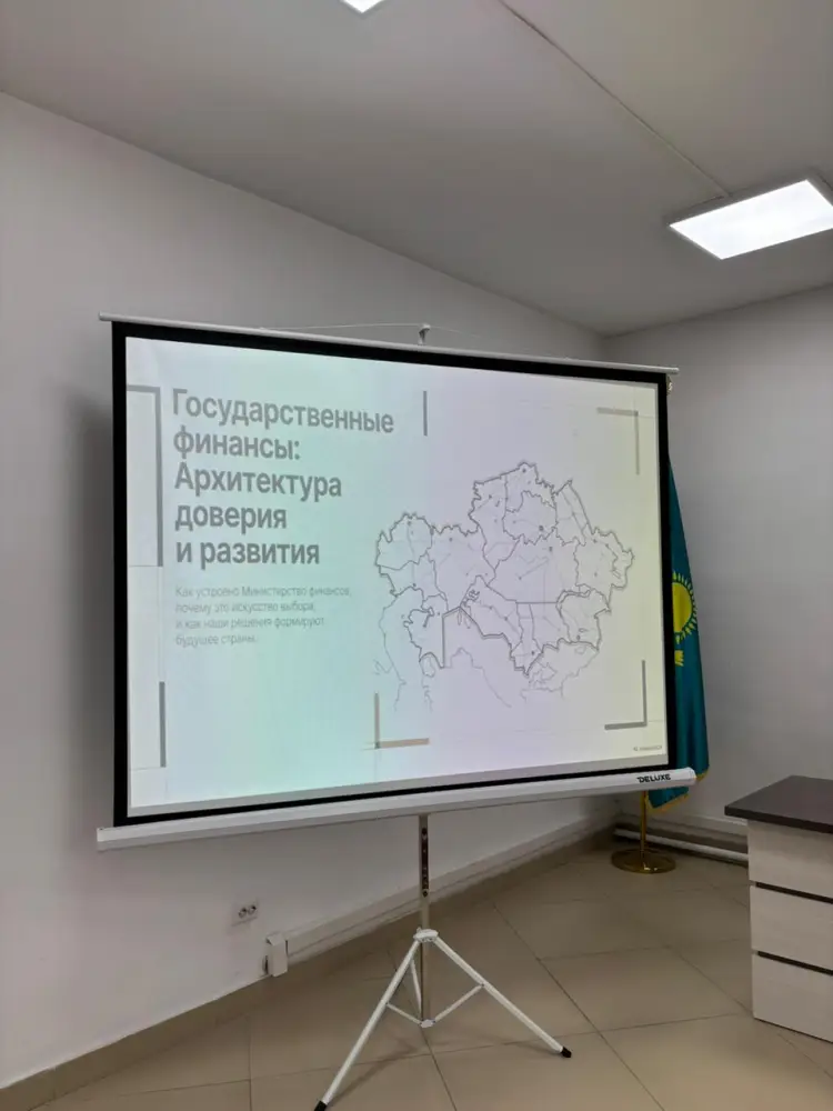 Проведена профориентационная встреча с участием представителей и выпускников Alikhan Bokeikhan University (3)
