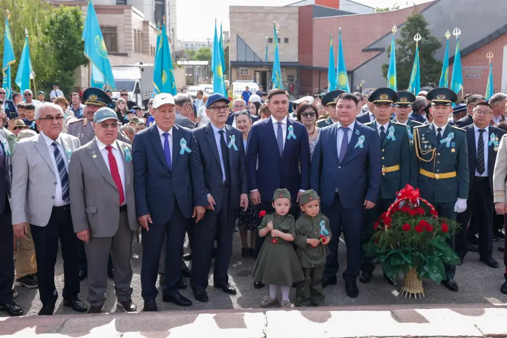 ДЕНЬ ПОБЕДЫ В ШЫМКЕНТЕ: ПАМЯТЬ, БЛАГОДАРНОСТЬ И УВАЖЕНИЕ ВЕТЕРАНАМ (5)