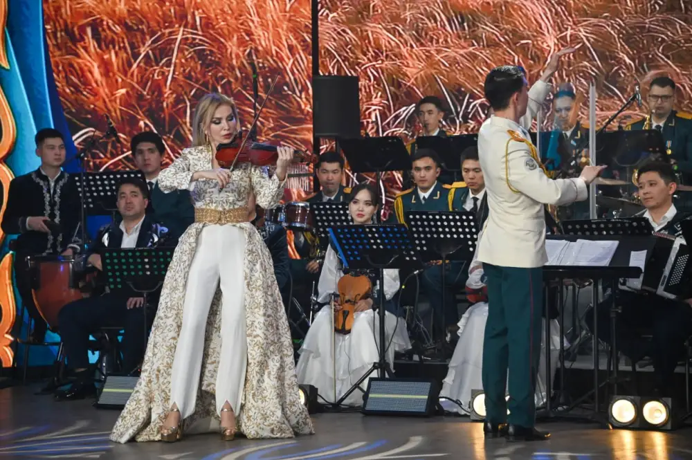 Концерт в Астане к Дню защитника Отечества: укрепление культурной идентичности и патриотизма через искусство {city2}
