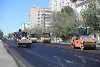 Актобе: ремонт городских дорог продолжается {city2}