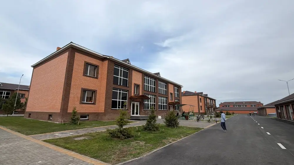 Село Родина продолжает развиваться: новые дома, спортивные площадки и ремонт дорог {city2}