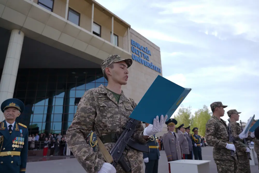 В Астане более 400 выпускников военной кафедры приняли присягу (10)