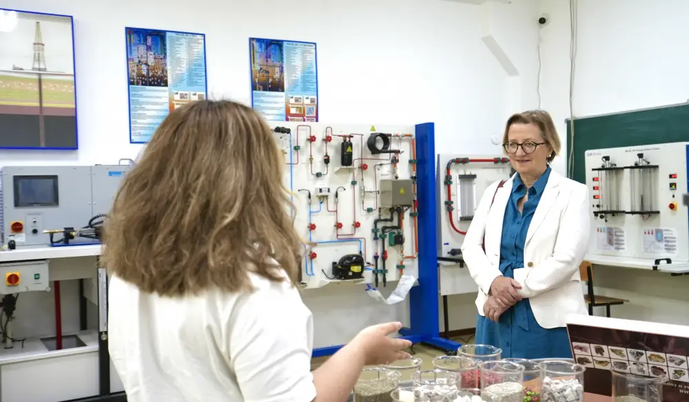 Посол Великобритании Салли Аксуорси посетила кампус Heriot-Watt в Казахстане для обсуждения академической мобильности и стажировок. {city2}