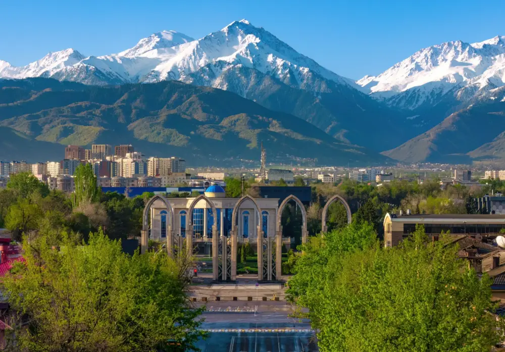 Ночной велопробег в Алматы: Almaty Glow Ride {city2}