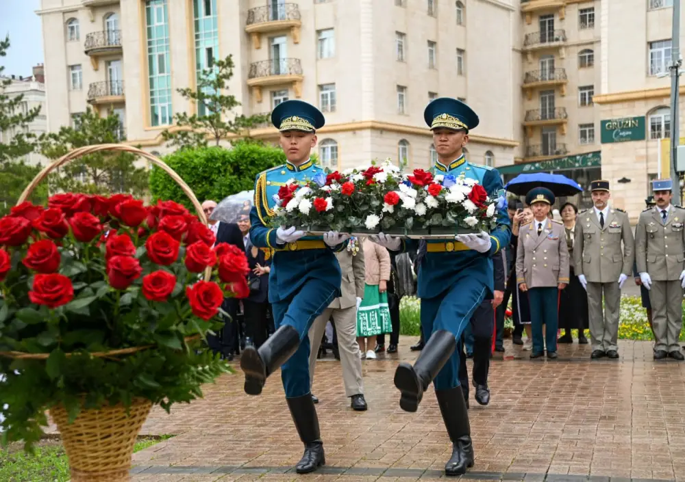 В Астане потомкам казахстанских партизан вручили награды Франции (5)
