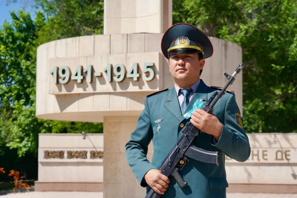 Казыгурт: Память о героях и признание заслуг в День защитника Отечества и День Победы {city2}