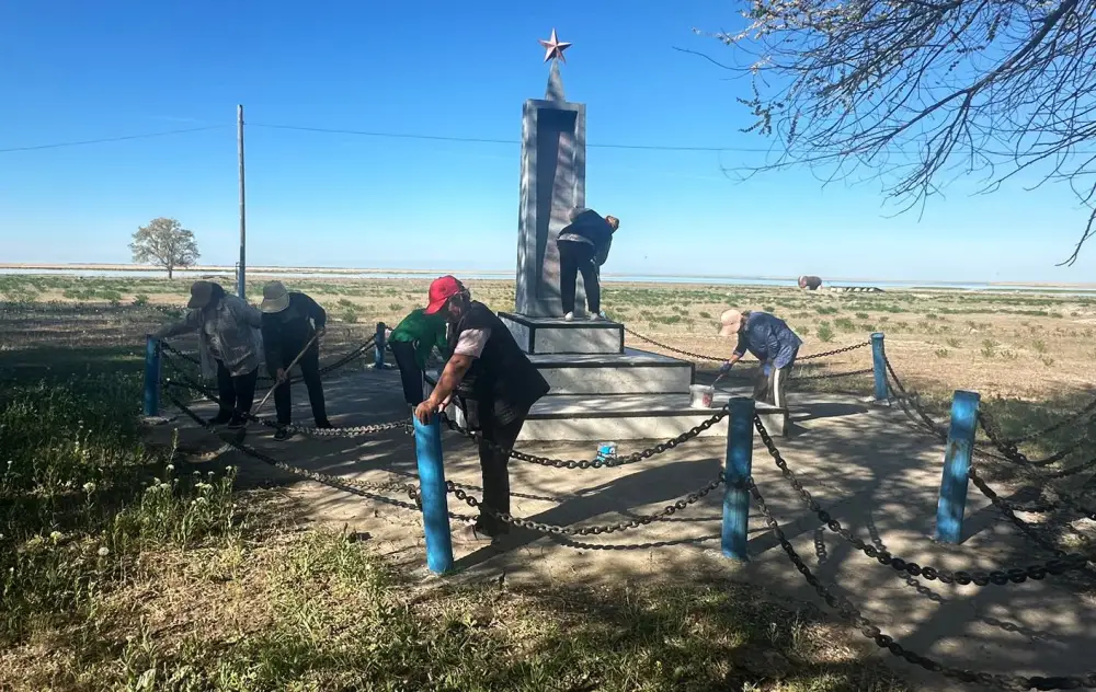 В Жетісу завершены работы по очистке территорий вокруг памятников участникам Великой Отечественной войны в рамках программы "Таза Қазақстан" {city2}