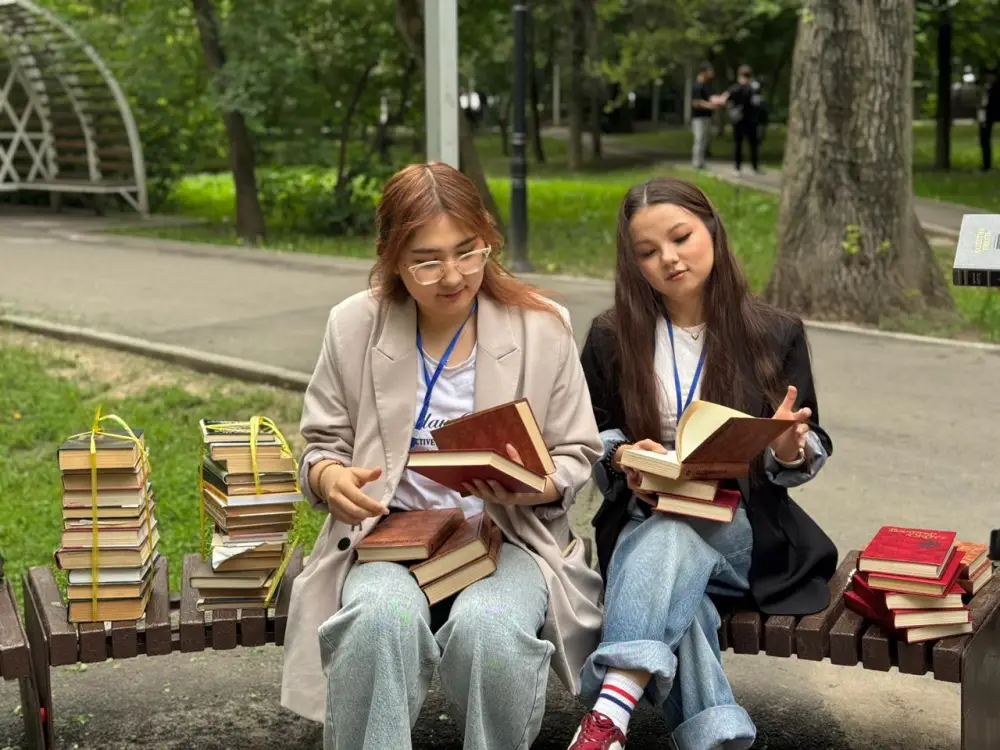 Летние площадки буккроссинга в парках Алматы {city2}