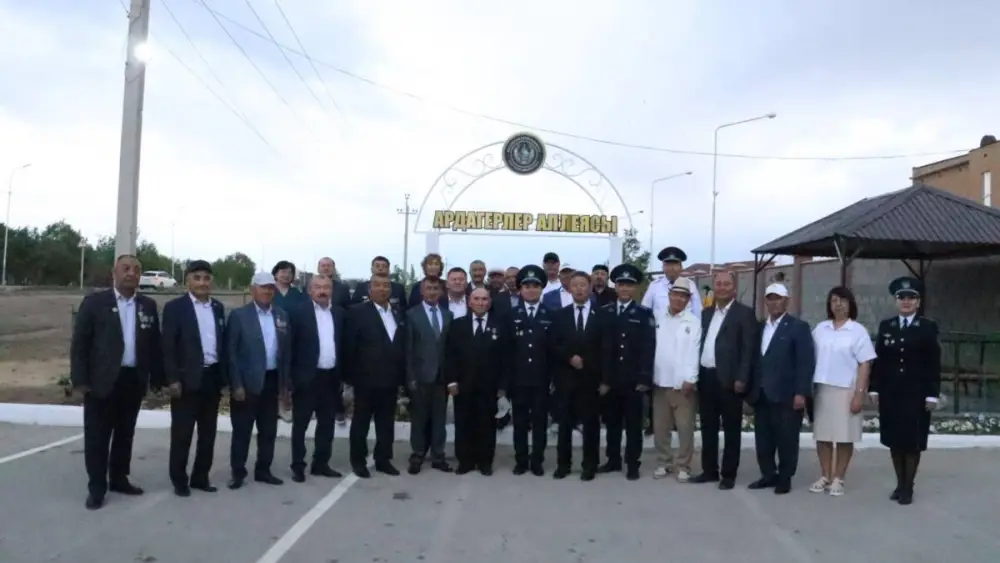 В Кызылординской области открыли Аллею ветеранов ОВД с праздничным концертом {city2}