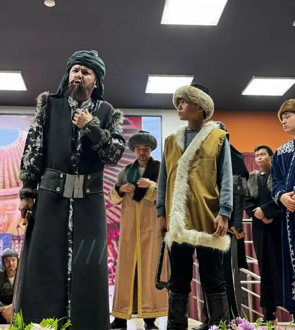 История, рассказанная детьми: в карагандинской школе представили спектакль «Бала Қазыбек» (3)