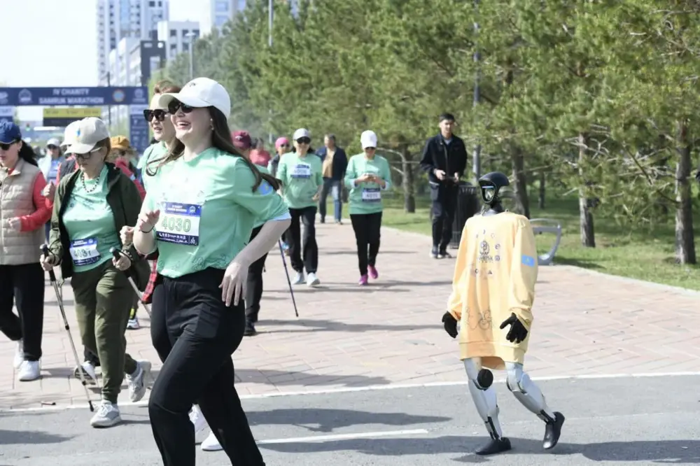 Charity Samruk Marathon: 3000 участников пробежали марафон в Астане для сбора средств на инклюзивные кабинеты {city2}