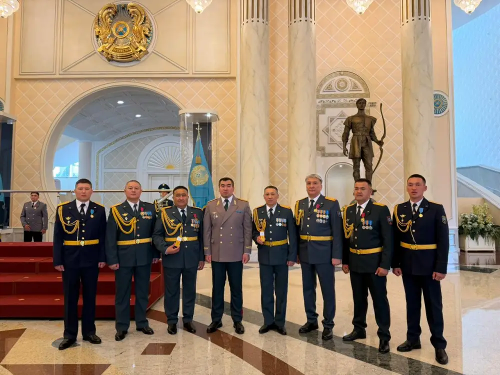 Герой из Казахстана: Водитель пожарной части награждён медалью за спасение детей {city2}