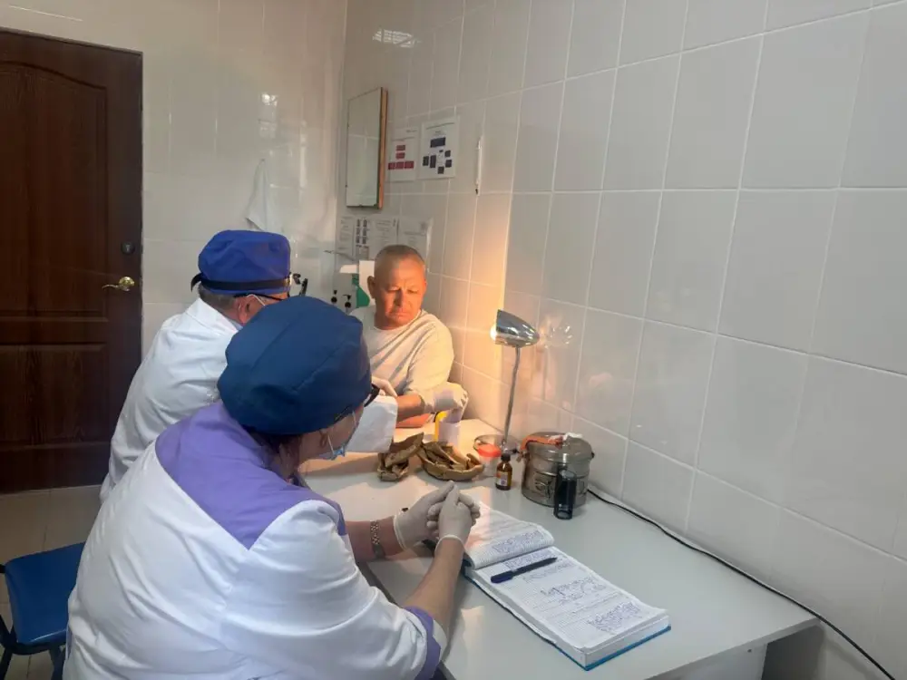 День открытых дверей в госпитале с поликлиникой департамента полиции Атырауской области: профилактические осмотры и медицинские консультации для ветеранов {city2}
