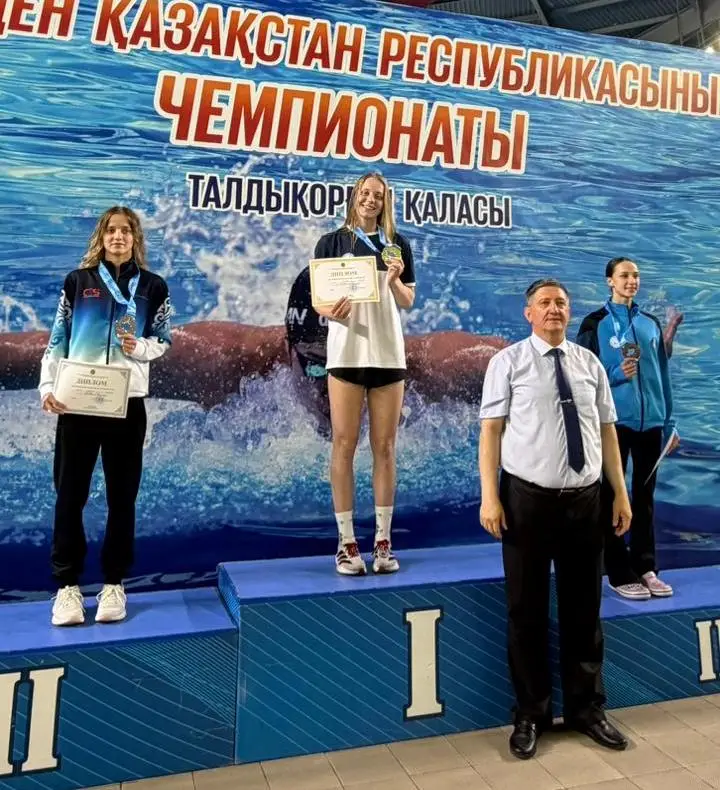 Карагандинская пловчиха установила новый рекорд Казахстана (2)