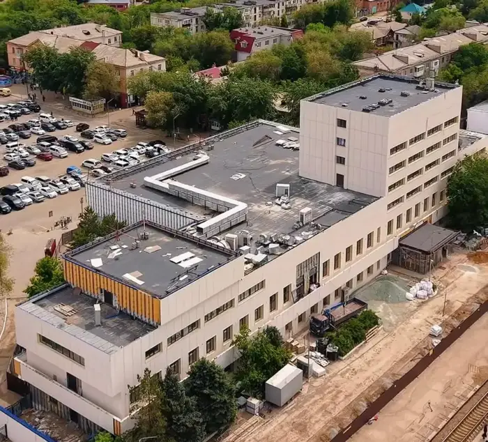 Реконструкция железнодорожного вокзала в Актобе продолжается: новые эскалаторы и коворкинг {city2}