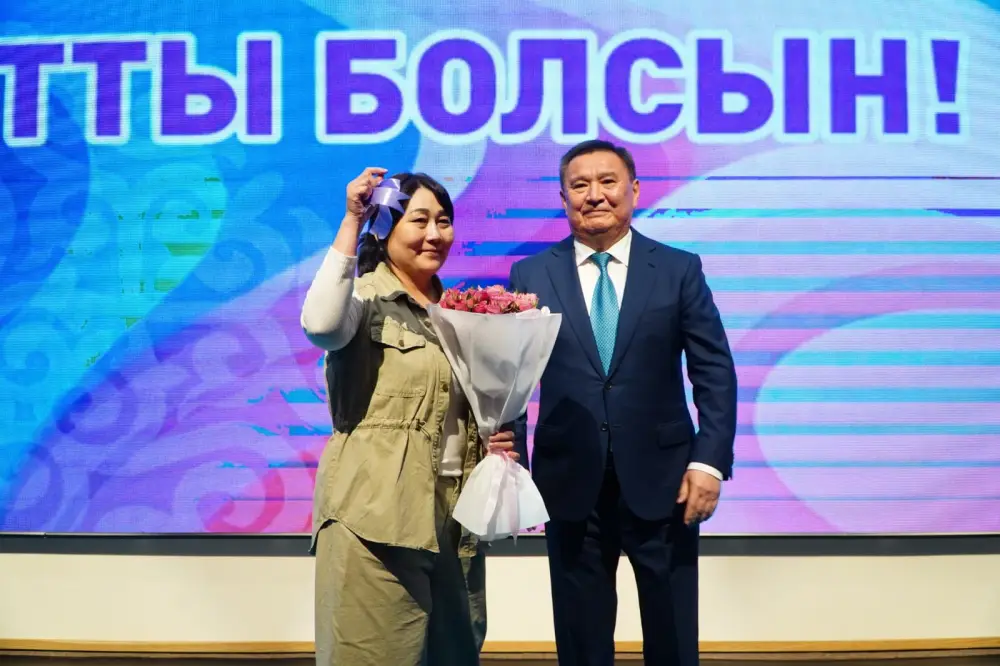 В г. Косшы еще 10 семей получили ключи от квартир (5)