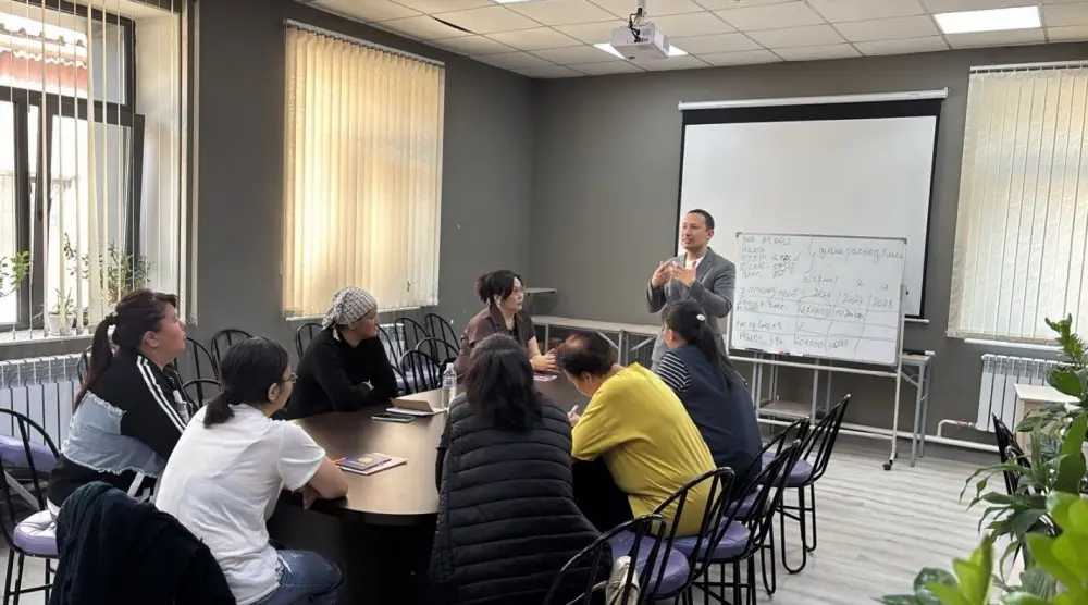 Алматы: матерей учат распознавать угрозы в соцсетях {city2}