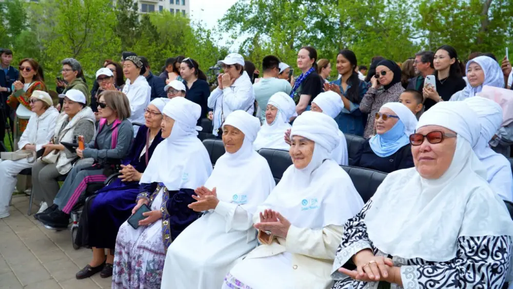В Астане открылась аллея «Анаға тағзым» (6)