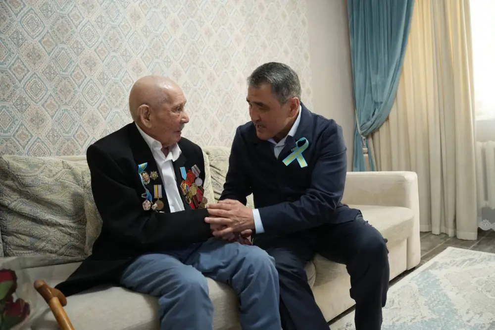 Министр водных ресурсов и ирригации поздравил с Днем победы 102-летнего ветерана (2)