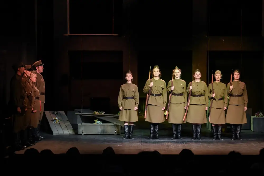 Астана представила спектакль «Алия» ко Дню Победы {city2}