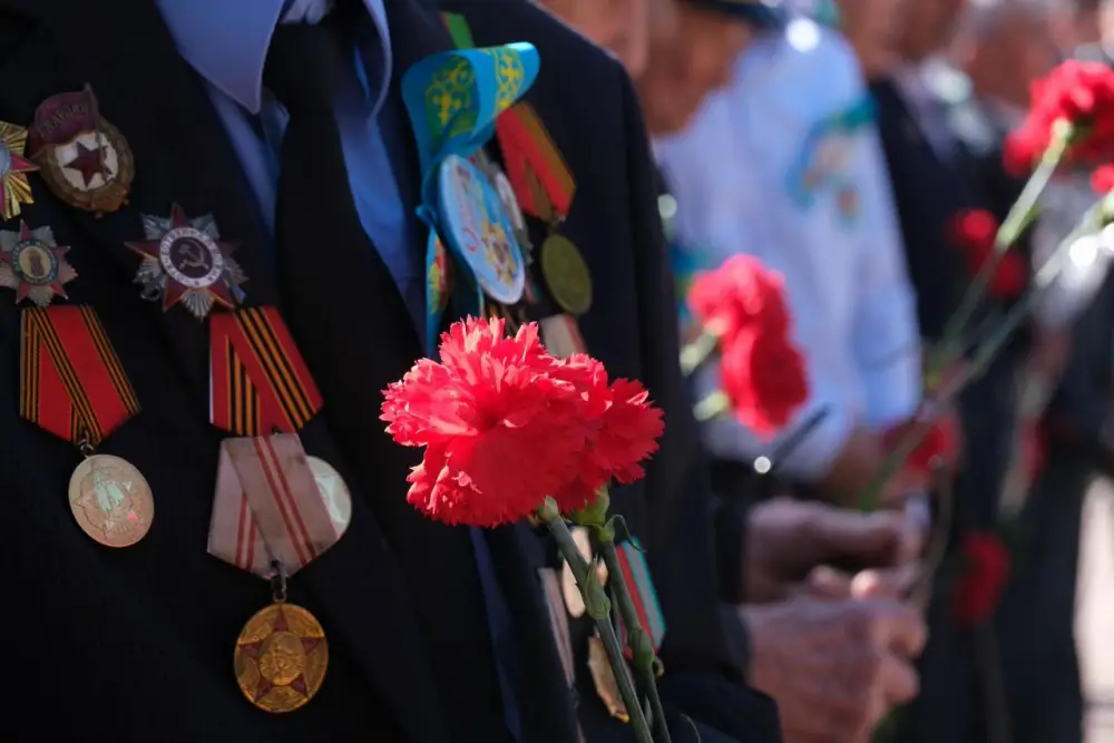 В Алматы ветеранам ВОВ и приравненным к ним лицам выплатили материальную помощь ко Дню Победы (2)