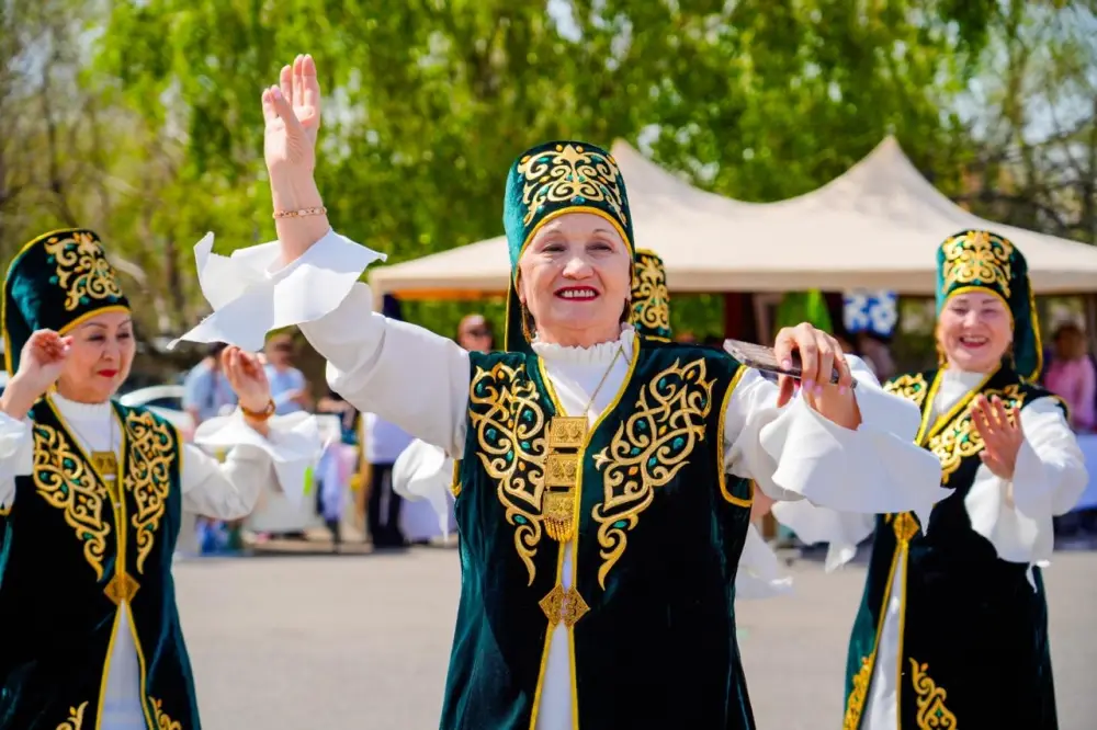 Фестиваль национальной культуры и кухни провели в День единства в Астане (8)