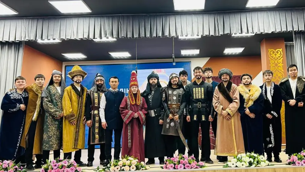 Театрализованная постановка в Карагандинской школе: формирование ценностей через искусство {city2}