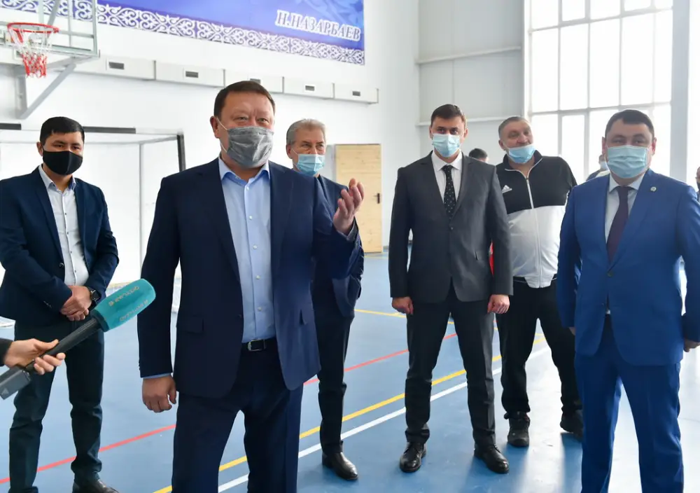 Накануне нового года спортивный подарок получили жители райцентра в СКО (2)