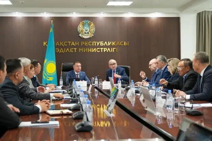 В Министерстве юстиции Республики Казахстан состоялось заседание Общественного совета (7)