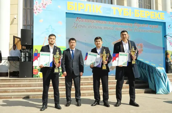 Празднование Дня единства народа Казахстана в Актау: акцент на культурное разнообразие и стабильность {city2}