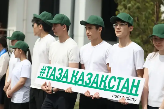 Школьники Казахстана высадили более 100 тысяч деревьев {city2}