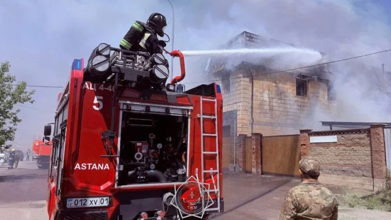 Massive Fire Erupts in Astana: Two-Story Building Engulfed in Flames {city2}