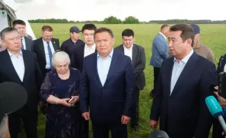 Министр сельского хозяйства Айдарбек Сапаров проконтролировал посевную кампанию в Акмолинской области