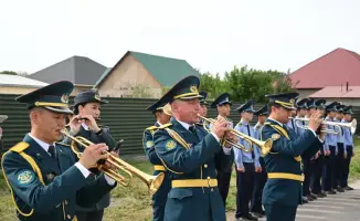Мост времени: Бейбит Исабаев поздравил ветерана ВОВ с Днем Победы