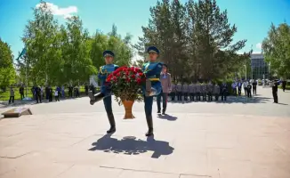 Память о героях Великой Отечественной войны: значение возложения венка к памятнику Ивана Панфилова в парке «Жерұйық»