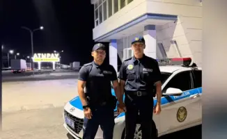 Полицейские в Казахстане экстренно доставили близнецов в больницу после поломки скорой помощи