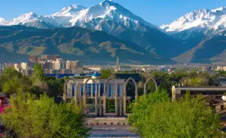 Ночной велопробег в Алматы: Almaty Glow Ride