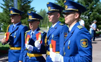 Выпускники военных вузов Казахстана теперь получают звание старшего лейтенанта и право выбора места службы