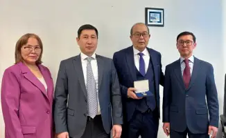 Вице-министр финансов отметил вклад Дуйсена Әділханова при вручении медали «Еңбек ардагері»