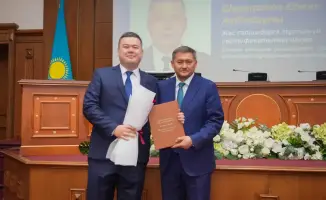 Молодые ученые получили жилищные сертификаты от министра в рамках государственной поддержки