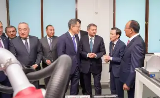 Открытие Международного центра мастерской Лу Бань в ЕНУ в честь 30-летия университета