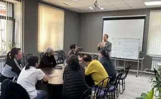 Алматы: матерей учат распознавать угрозы в соцсетях