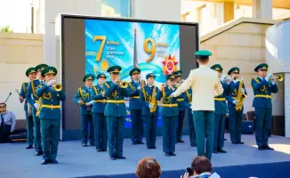 Звуки патриотизма: пограничники на набережной Есиля создали музыкальный мост между поколениями