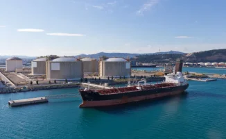 Иран угрожает ростом цен на нефть до 200 долларов за баррель после новых ударов США по объектам в Ормузском проливе