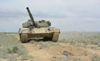 Морские пехотинцы преодолевают танковый экзамен на полигоне "Оймаша"