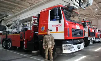 Герой спасает людей из огня в торговом центре