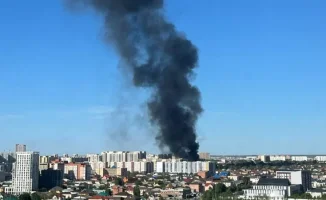Пожар на крыше двухэтажного здания в Астане: жители запечатлели последствия ЧП на видео