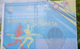 Легкоатлетическая эстафета в Астане собрала сотни участников накануне Дня Победы