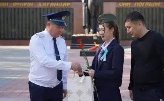 Подросткам вручили первые удостоверения личности в Костанайской области